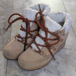 Sorel 'Evie' Waterproof Cozy Lace Booties (women's 6.5)